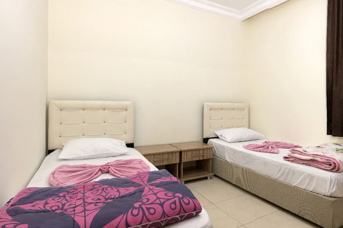 Camera Standard con letto matrimoniale o 2 letti singoli | Una scrivania, letti aggiuntivi (a pagamento), Wi-Fi (a pagamento)