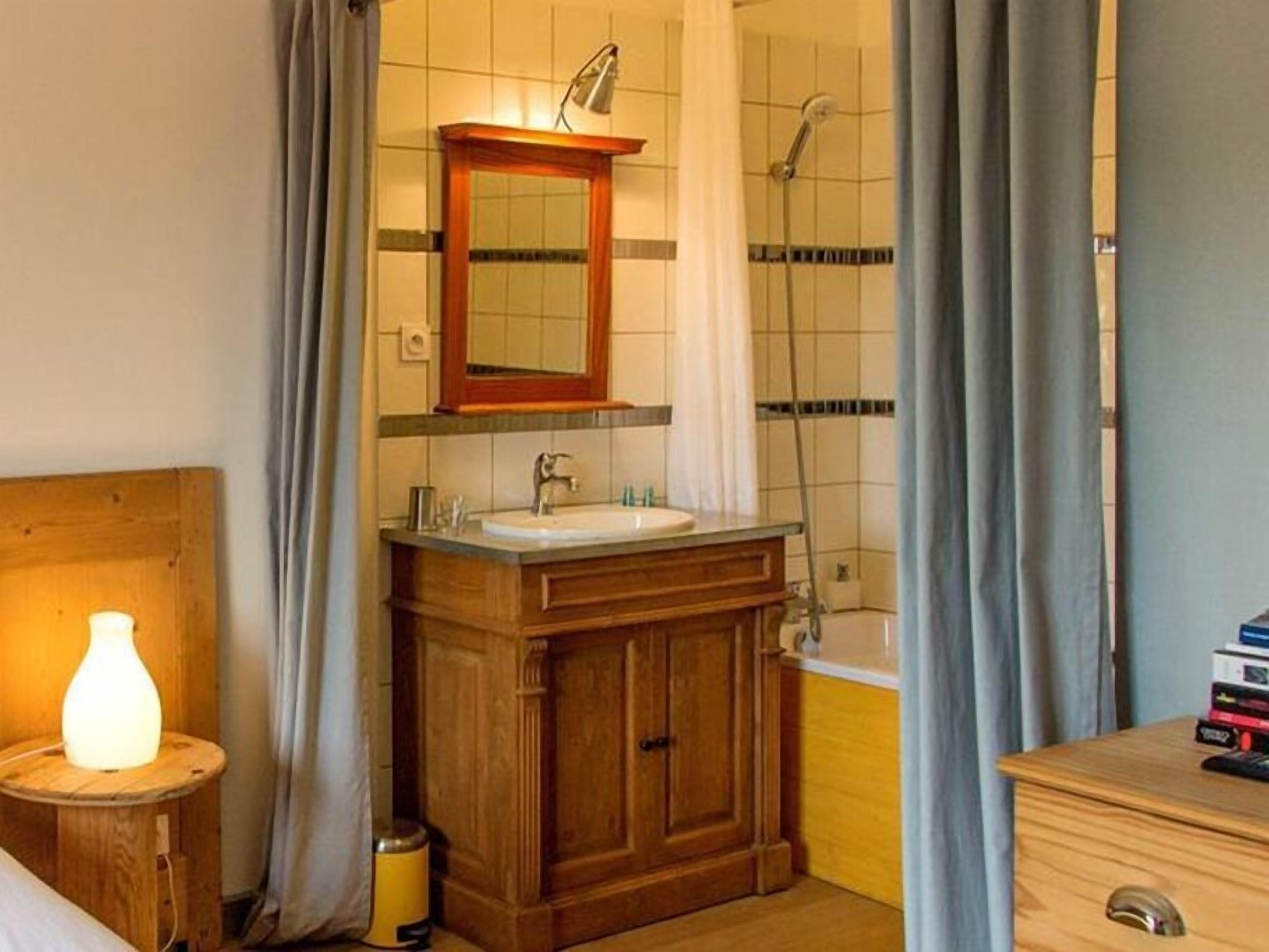 Camera doppia, bagno in camera, vista giardino | Bagno