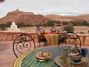 Outdoor dining - Dar Mouna (Aït Benhaddou)