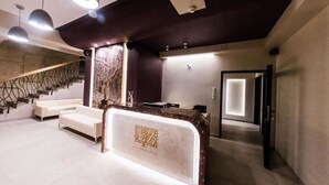 Quầy tiếp tân