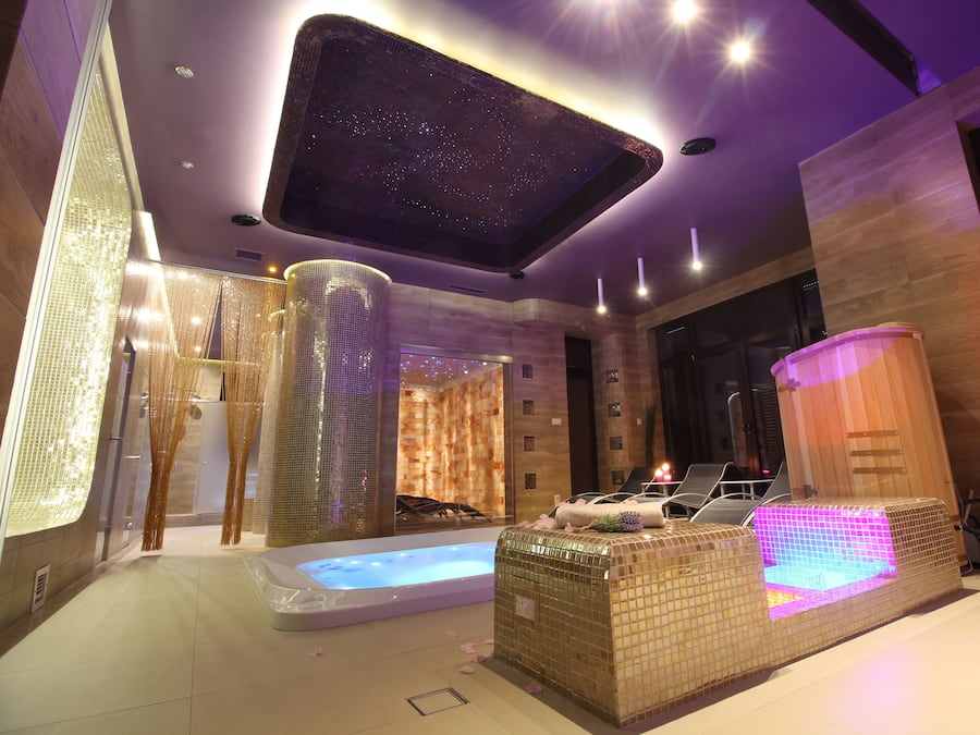 Sauna, hot tub, steam room, body treatments, body scrubs, facials