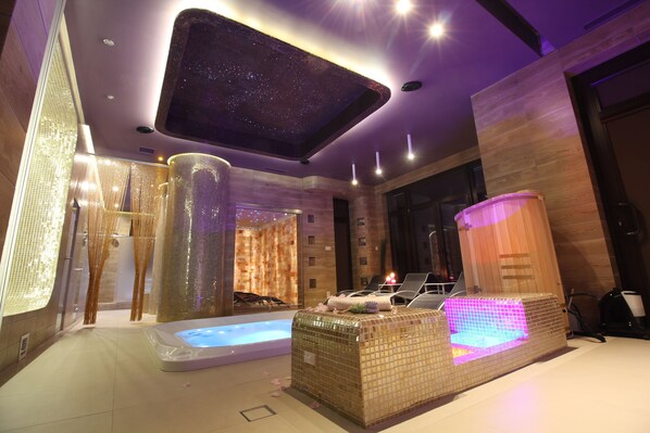 Badstue, boblebad, dampbad, kroppsbehandlinger og kroppsskrubb