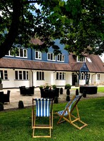 Breakfast, lunch, dinner served; British cuisine 