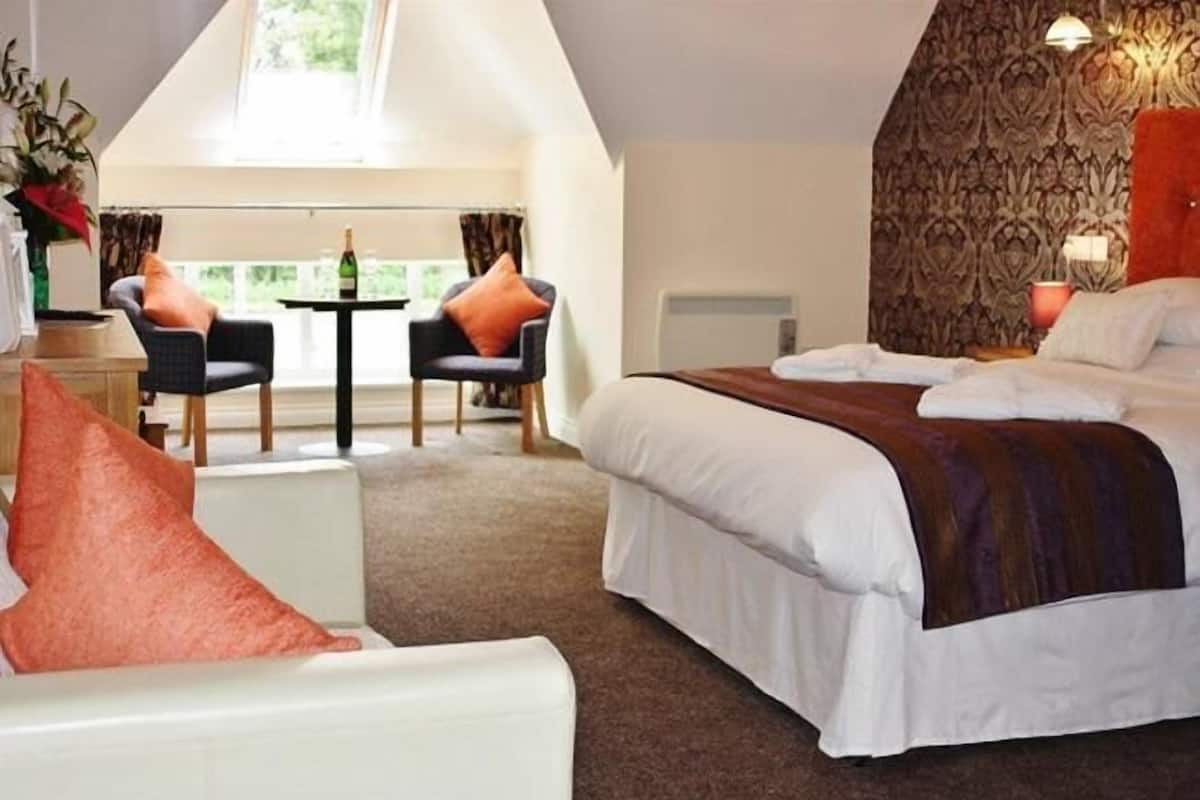 Superior Suite | 1 bilik tidur, meja, seterika/papan seterika, Wi-fi percuma