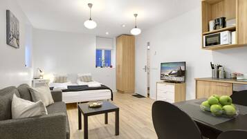 Family Studio | Kalis bunyi, seterika/papan seterika, katil bayi/kot (surcaj)