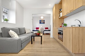 Family Studio | Soundproofing, iron/ironing board, cribs/infant beds, free WiFi - Alfred's Studios (Reykjavik)