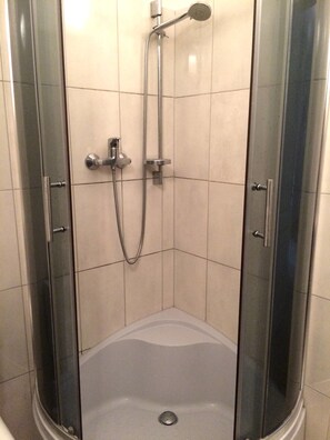 Shower, free toiletries, hair dryer, towels - Hidden Peak (Warsaw)
