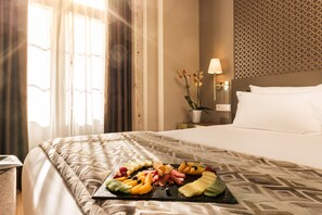 Minibar, in-room safe, desk, soundproofing - Dorma Almada Porto (Porto)