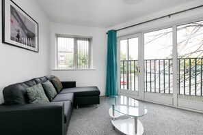 Superior Apartment, 2 Bedrooms | Living room