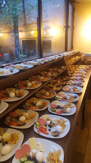 Free daily buffet breakfast - Sun Comfort Hotel (Istanbul)