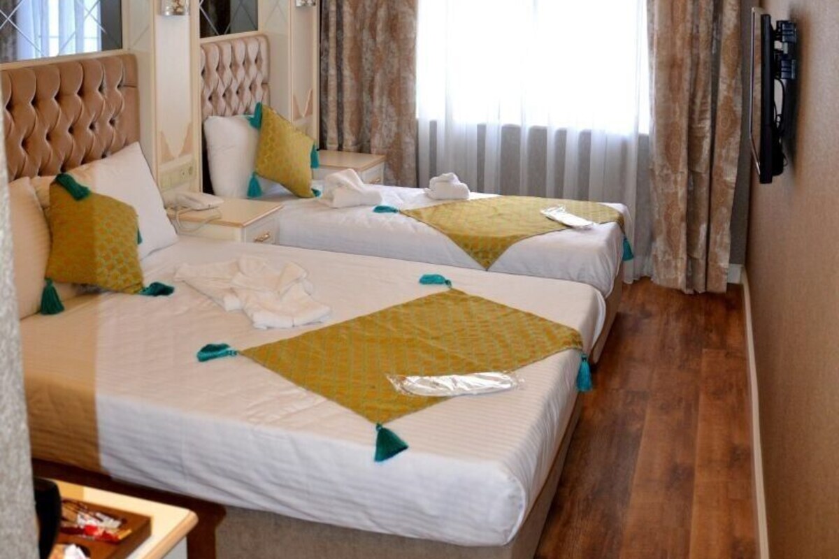 Deluxe Twin Room | Premium bedding, in-room safe, desk, blackout curtains