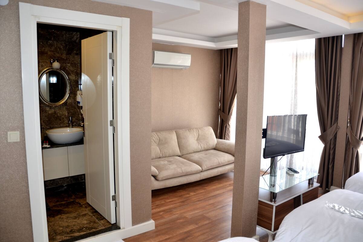 Luxury-Suite, 1 Schlafzimmer, Meerblick | Hochwertige Bettwaren, Zimmersafe, Schreibtisch, Verdunkelungsvorhänge