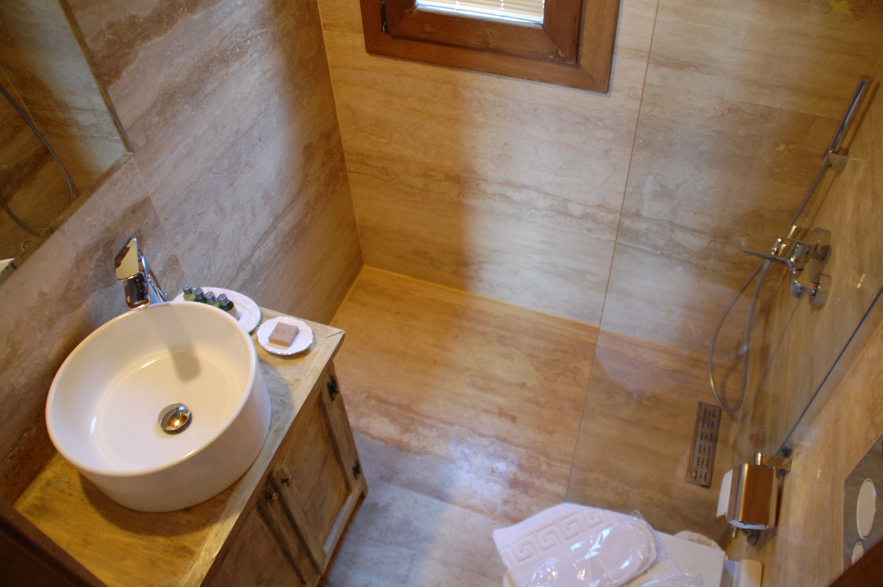 design room, multiple beds, non smoking | bathroom | free toiletries, hair dryer, slippers, towels