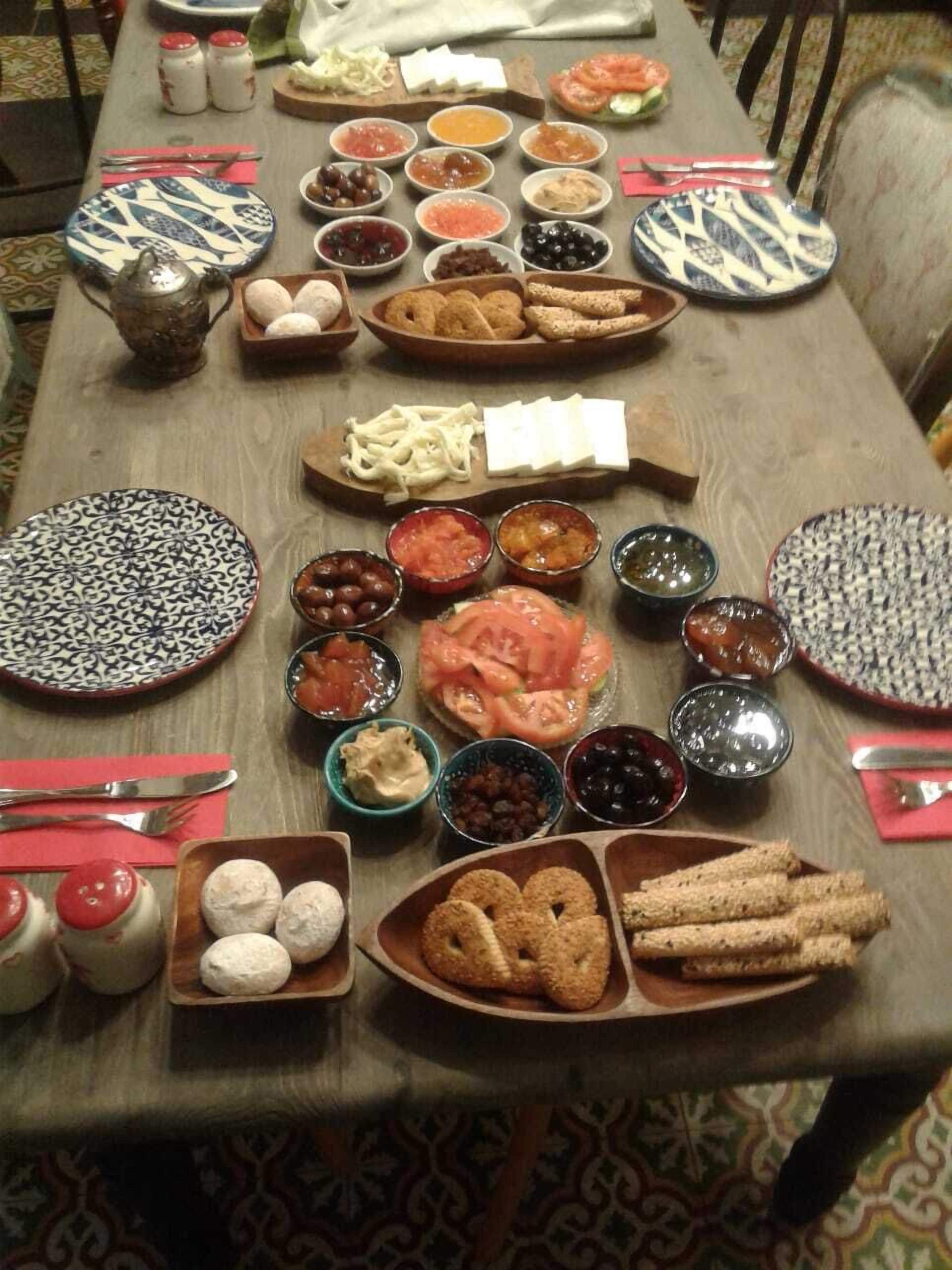 free daily full breakfast