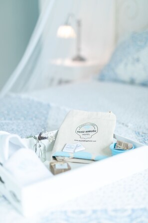 Shower, free toiletries, hair dryer, slippers - Deniz Kabugu Hotel (Cesme)