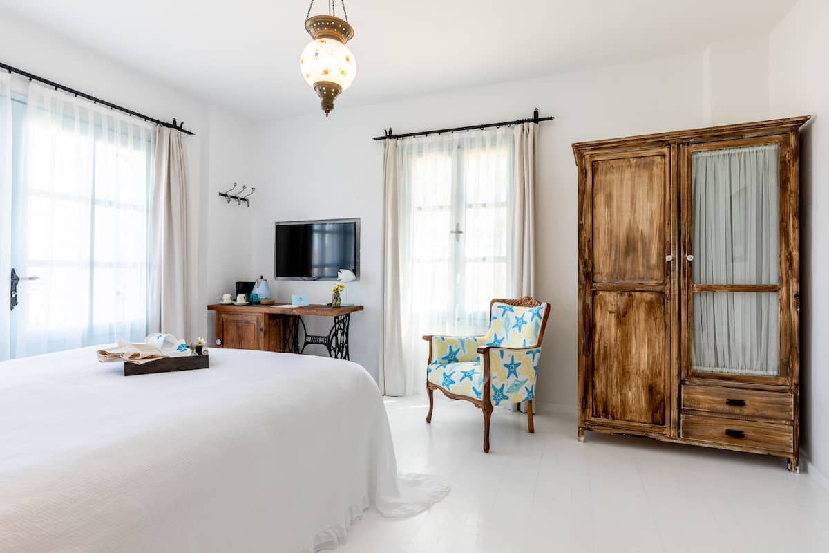 comfort double room, 1 queen bed, balcony | minibar, individually decorated, free cots/infant beds, rollaway beds