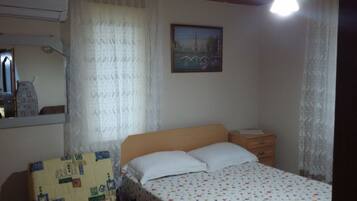 2 bedrooms, soundproofing, iron/ironing board, free WiFi