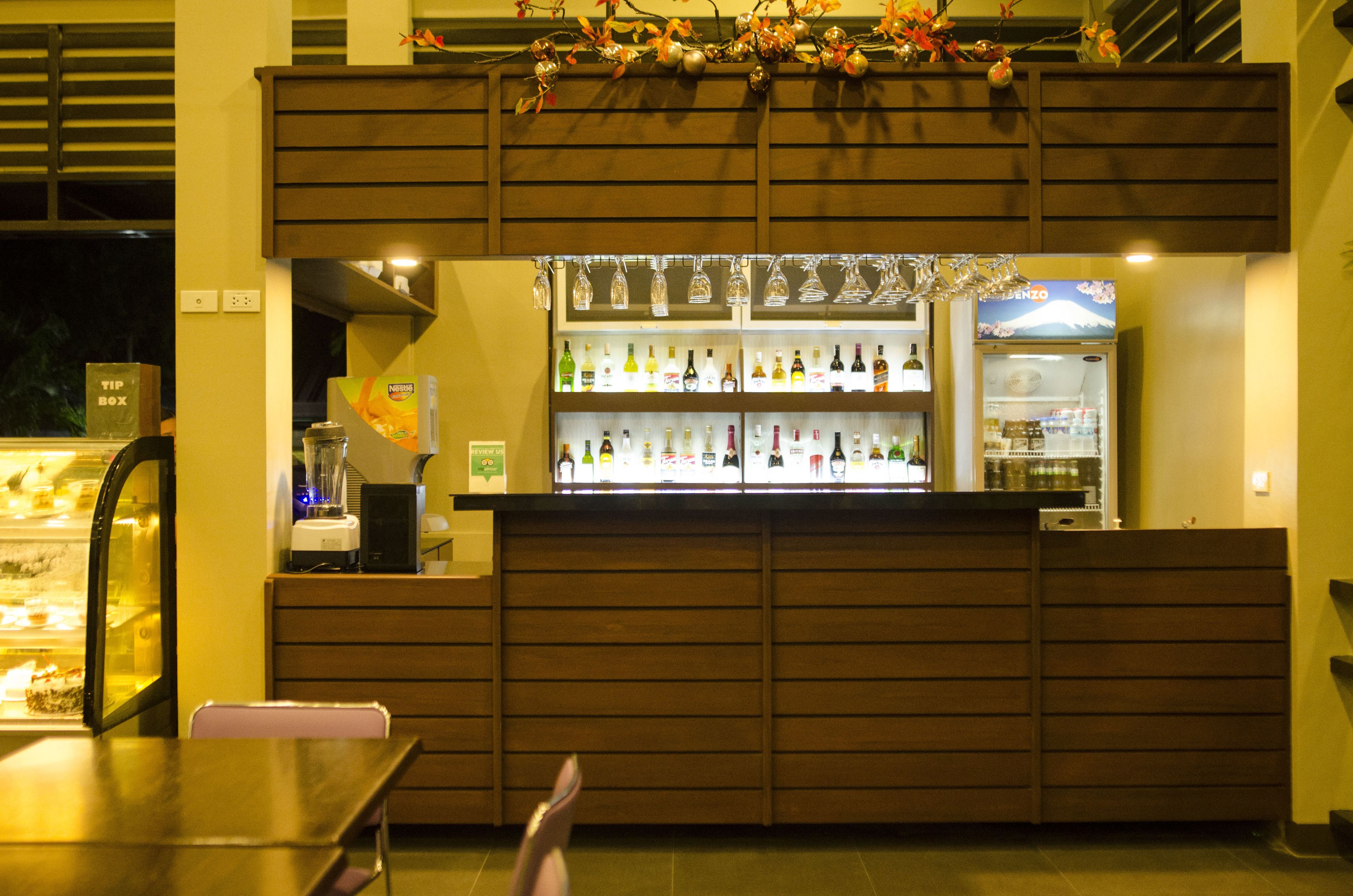 lunch and dinner served, chinese cuisine