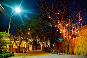Garden - Seasons Hotel and Convention Center (San Jose)