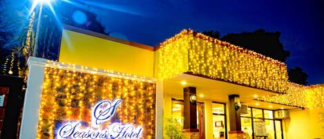 Fachada del alojamiento - Noche