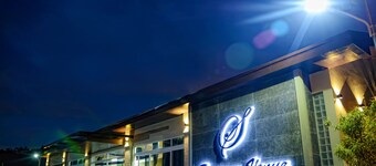 Seasons Hotel and Convention Center