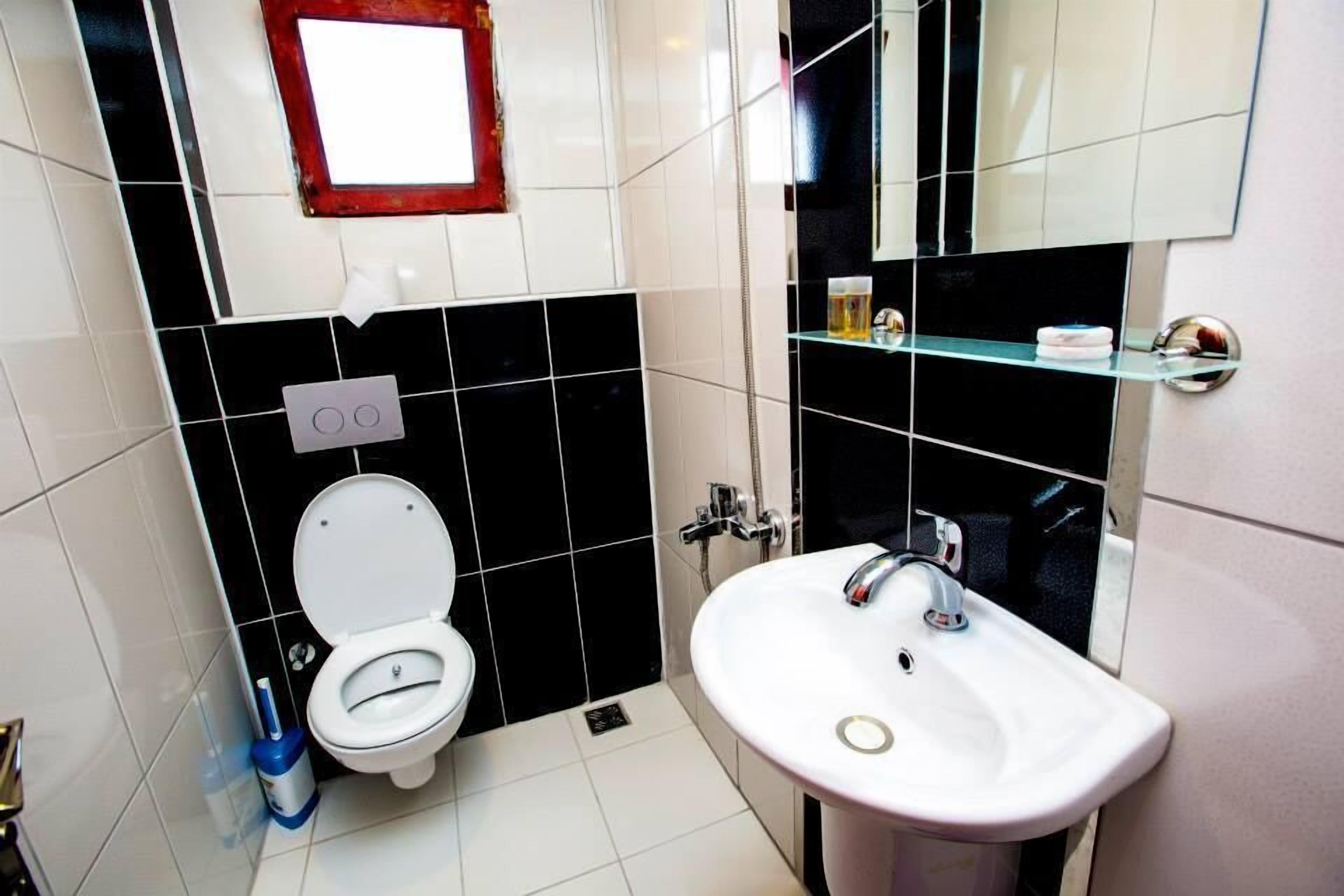 standard double or twin room | bathroom | shower, free toiletries, hair dryer, slippers