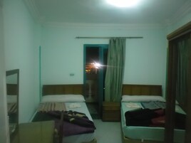 Apartamento, 3 quartos, vista para o mar | Sala de estar | TV LED