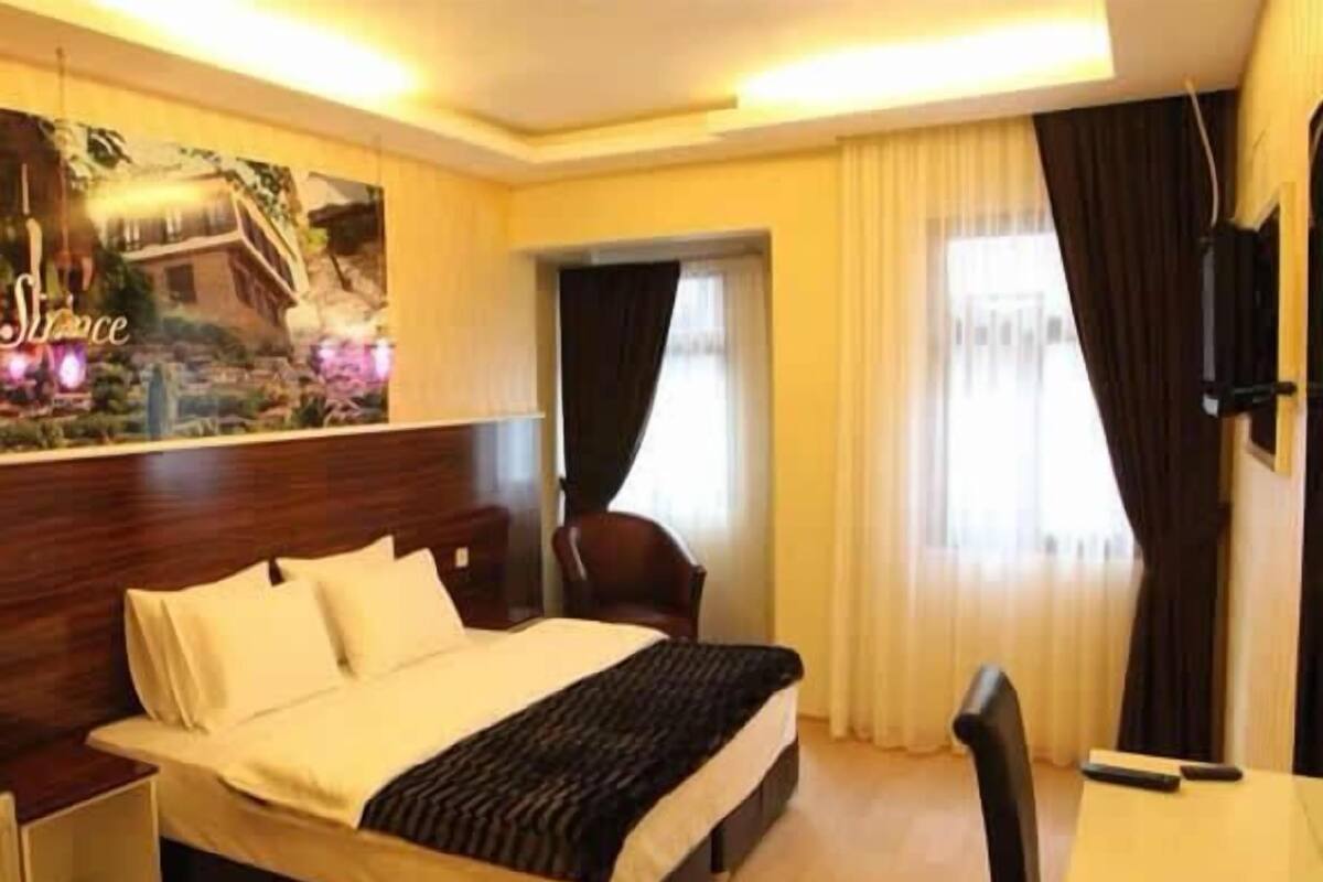 Economy Twin Room | In-room safe, desk, soundproofing, free WiFi