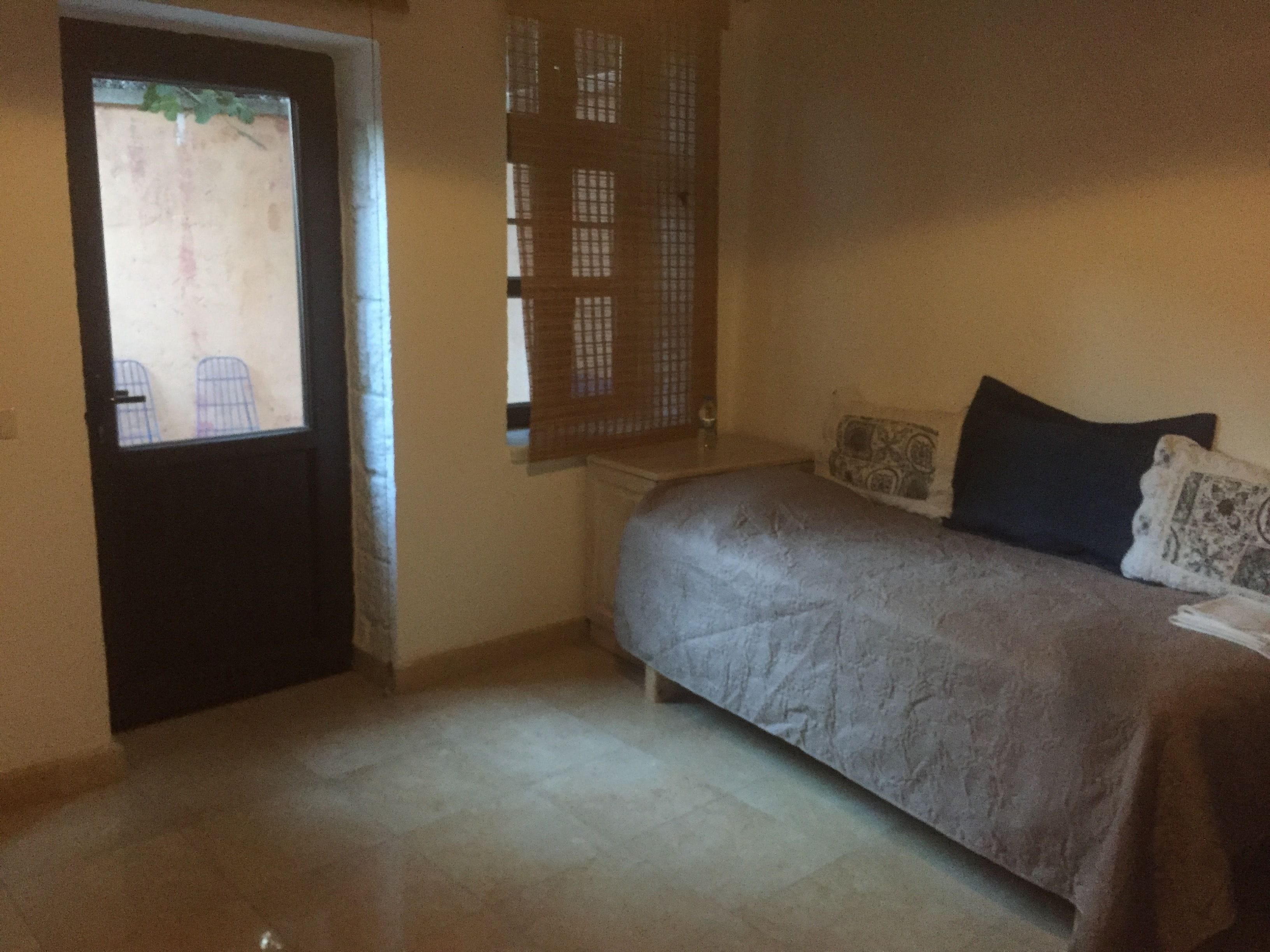 desk, soundproofing, free wifi, bed sheets