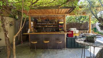 Bar (en la propiedad)