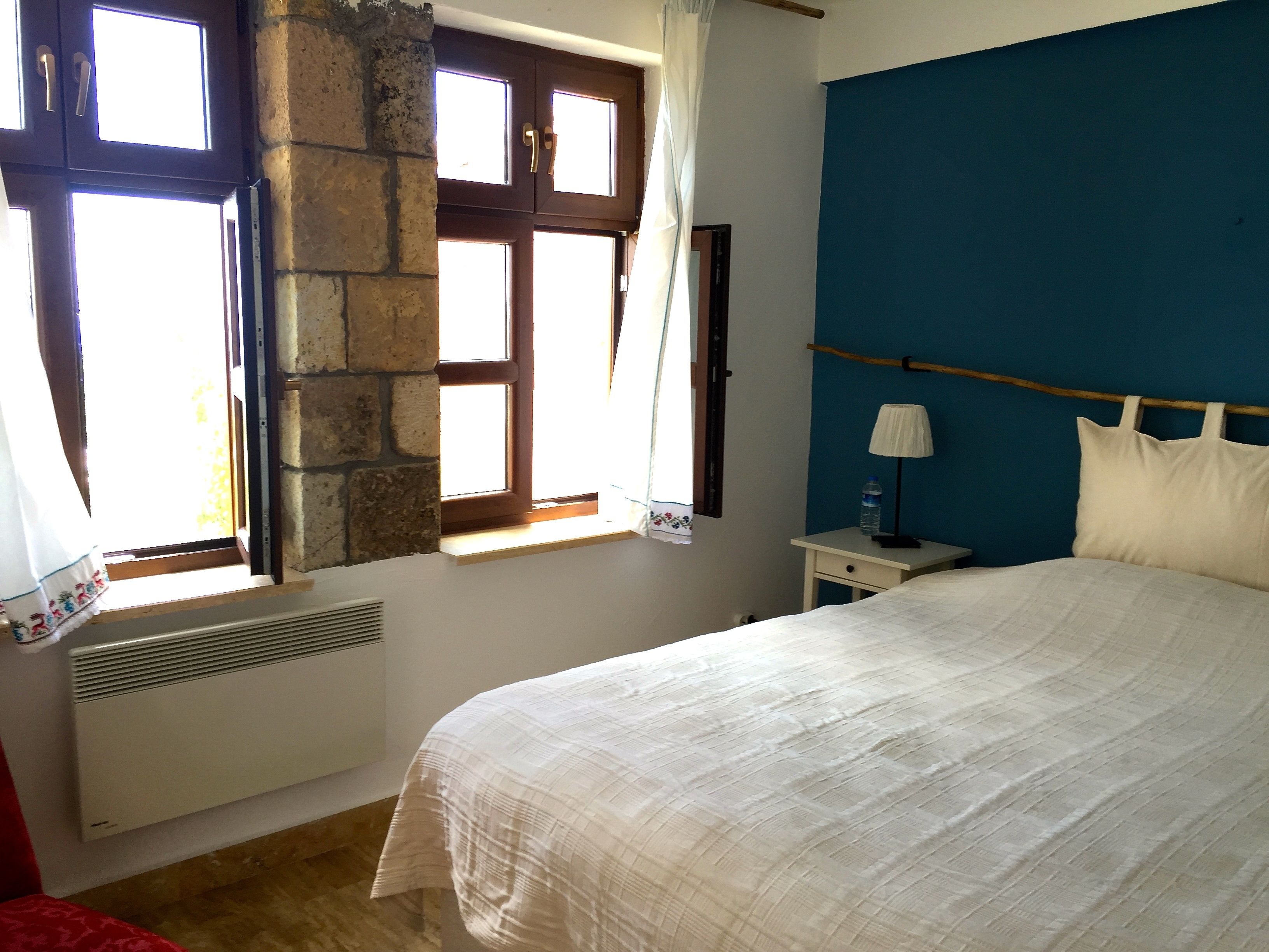 desk, soundproofing, free wifi, bed sheets