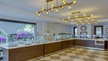 2 restaurants, breakfast, lunch, dinner served; international cuisine