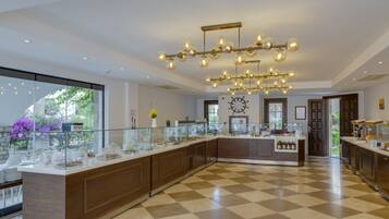 2 restaurantes, café da manhã, culinária internacional