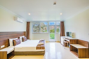 Deluxe Room, Partial Sea View | In-room safe, desk, free WiFi, bed sheets - La Moda Beach Hotel (Kas)