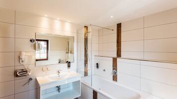 Double Room, Balcony, Annex Building (Muehlen Room) | Bilik Mandi | Pengering rambut, tuala disediakan, sabun, tisu tandas