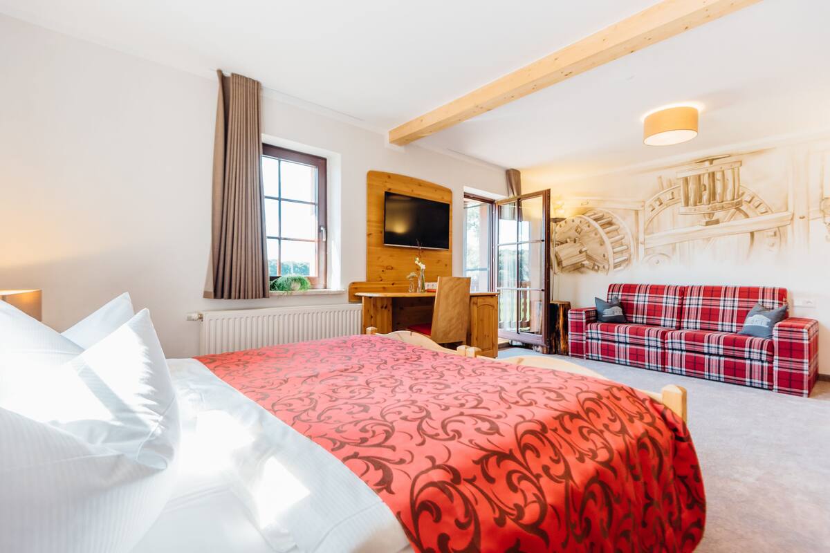 Double Room, Balcony, River View (Muehlen Room) | In-room safe, desk, free WiFi, bed sheets