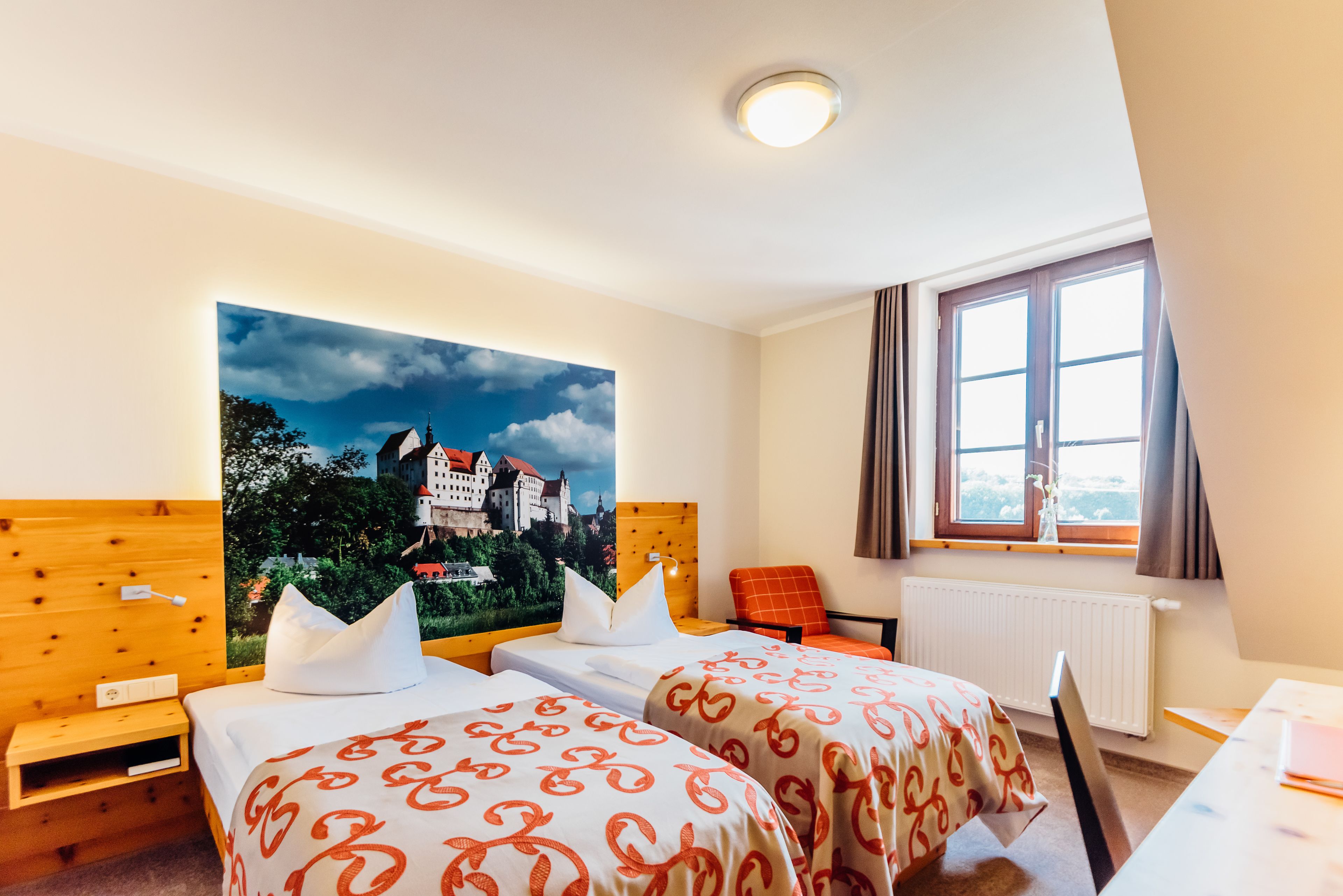standard double room | in-room safe, desk, cots/infant beds, rollaway beds