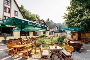 2 restaurants, breakfast, lunch served; local and international cuisine