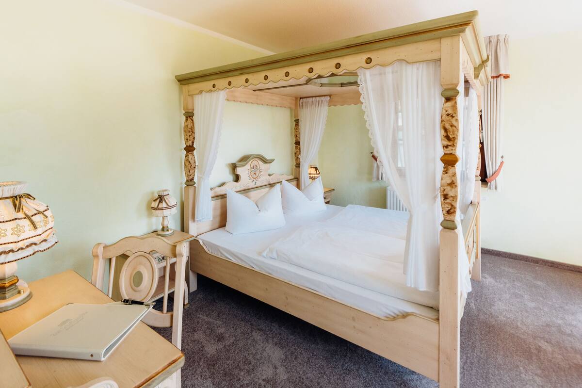Double Room, Non Smoking, River View | In-room safe, desk, free WiFi, bed sheets