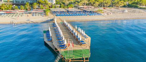 Plage privée à proximité, chaises longues, parasols, serviettes de plage