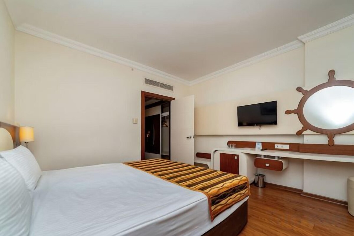 Minibar (free items), in-room safe, desk, laptop workspace