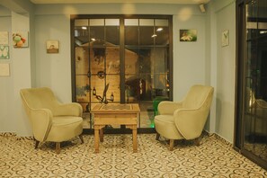 ด้านหน้าที่พัก - ตอนเย็น/กลา งคืน