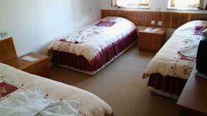 セーフティボックス (室内)、デスク、アイロン / アイロン台、WiFi (無料)