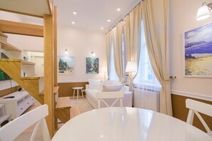 Suite (Duplex) | Zimmersafe, individuell dekoriert, individuell eingerichtet