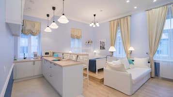 Suite (Azure) | Living area