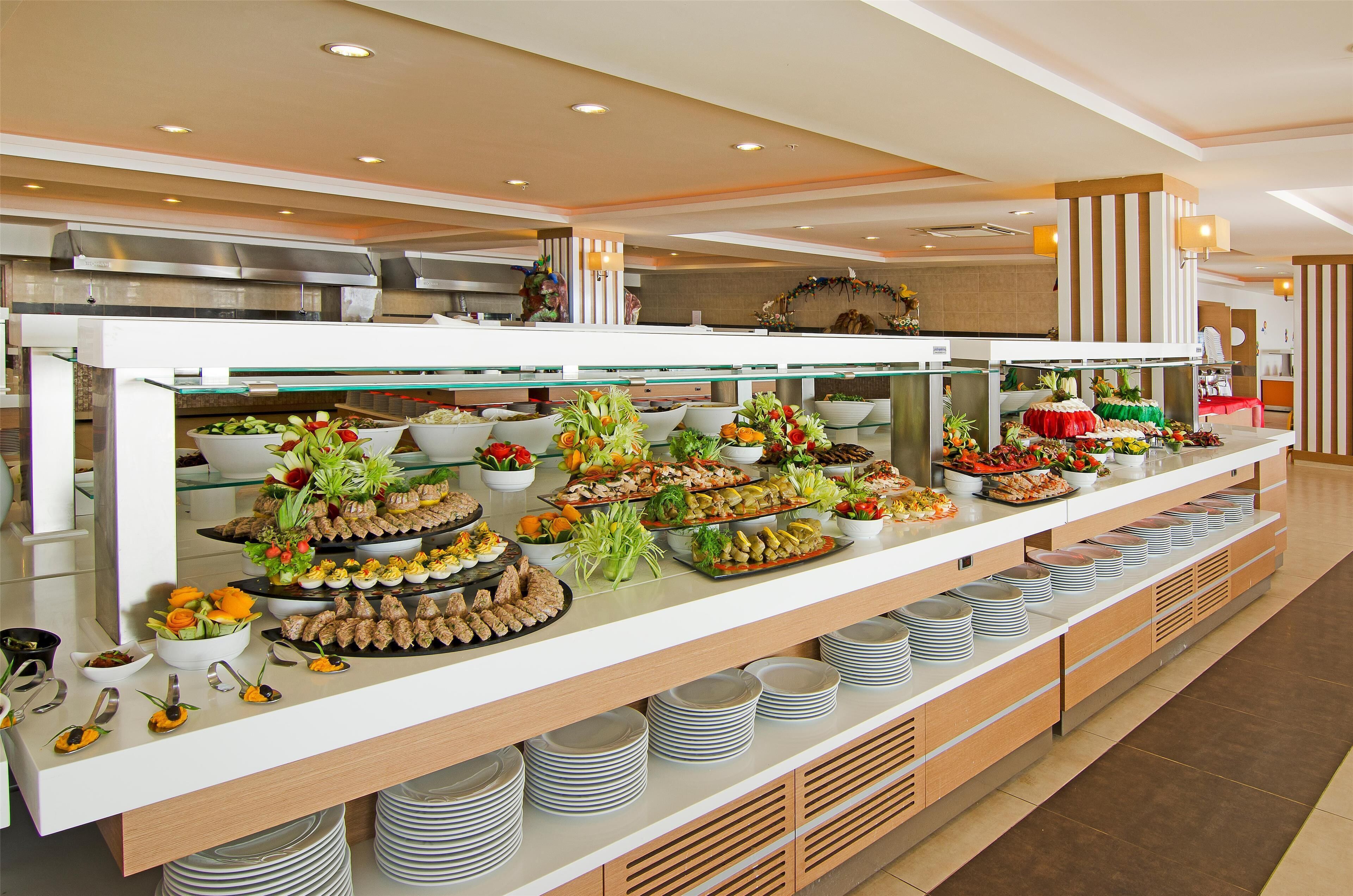 4 restaurants, breakfast served