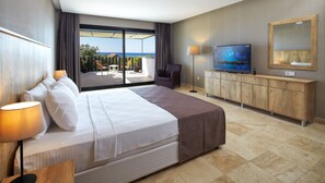 Phòng Deluxe, quang cảnh biển | Minibar, két bảo mật tại phòng, bàn, bàn ủi/dụng cụ ủi quần áo 