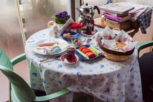 Daily local cuisine breakfast (TRY 400 per person)