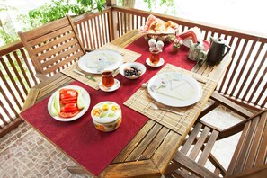 Daily local cuisine breakfast for a fee