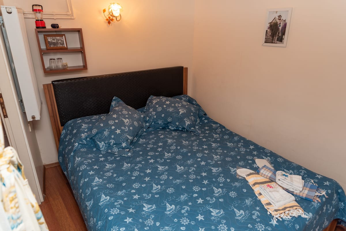 Double Room, Garden Area | Desk, soundproofing, free WiFi, bed sheets